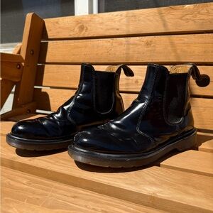 Dr Martens 2976 Chelsea Boots in Smooth Leather